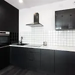 Апартаменты Neartopl Deluxe Vermelo Parking Краков