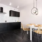 Neartopl Deluxe Vermelo Parking * 克拉科夫